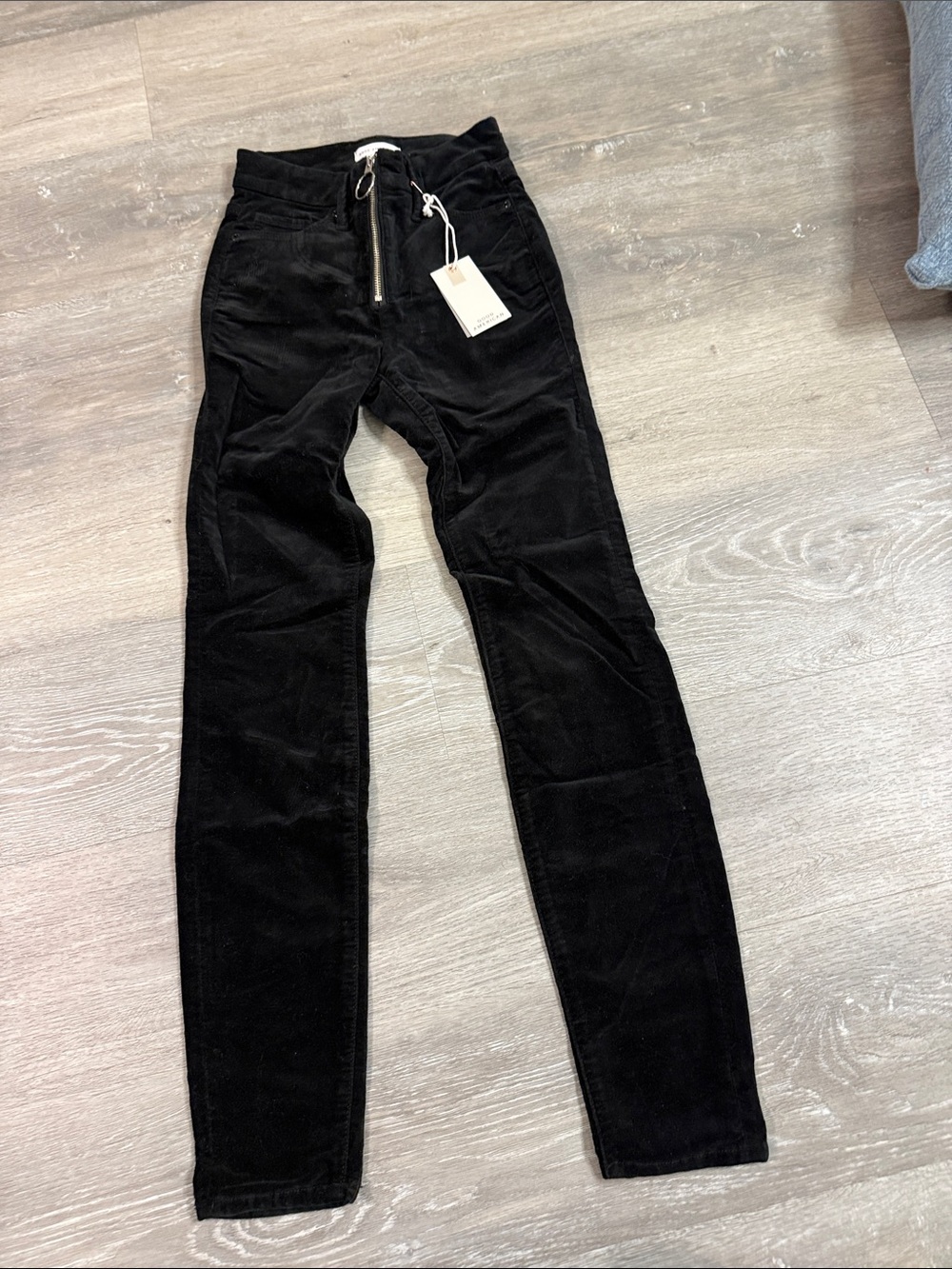 Good American Black Skinny feel like velvet Jeans with Front Zip and Drawstring